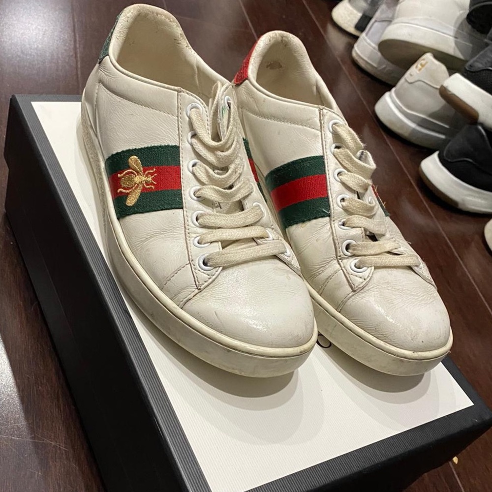 Gucci bee sneakers